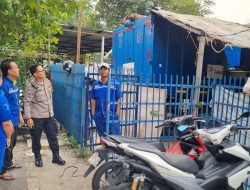 Antisipasi Genangan Air Bhabinkamtibmas Karet Tengsin Pengecekan Pompa Air Rusun Karet