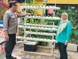 Bhabinkamtibmas Galur Lakukan Patroli Dialogis untuk Mendukung Ketahanan Pangan Melalui Hidroponik