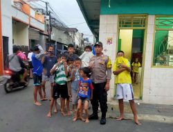 Patroli Pemukiman Bhabinkamtibmas Galur: Membangun Keakraban dengan Anak-anak di Lingkungan