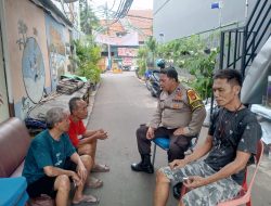 Bhabinkamtibmas Karang Anyar Ingatkan Warga tentang Bahaya Judi Online Dan Berita Hoaks