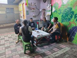 Bhabinkamtibmas Kelurahan Kemayoran Melaksanakan Kegiatan Kunjungan dan  Sambang Awak Kamling