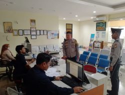 Bhabinkamtibmas Kebon Kacang Bersama Siswa Latja Patroli Dialogis Dan Kunjungi Kantor PTSP