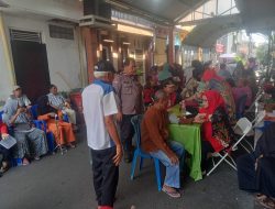 Bhabinkamtibmas Kelurahan Harapan Mulia Melakukan Monitoring Kegiatan Posyandu Balita Dan Lansia