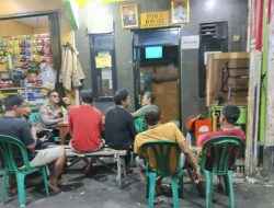 Sambang Pos Kamling Bhabinkamtibmas Kampung Rawa Sampaikan Pesan Kamtibmas kepada Ketua RT dan Satkamling Ciptakan Pilkada Aman