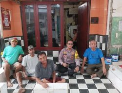Sambang Ke Pos RW, Bhabinkamtibmas Johar Baru Cooling System Kamtibmas Menjelang Pilkada Dengan Pengurus RW dan Warga