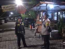Bhabinkamtibmas Kelurahan Gunung Sahari Selatan Melaksanakan Kegiatan Patroli dan Sambang Poskamling