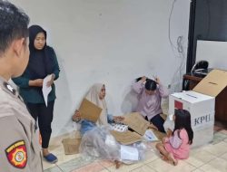 Pengamanan Logistik Pilkada 2024 di Gudang PPK Johar Baru oleh Polsek Johar Baru Bersama Instansi Terkait
