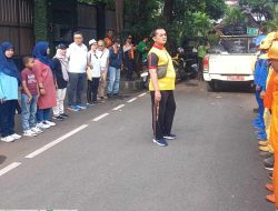 Bhabinkamtibmas Menteng Kolaborasi Dengan Tiga Pilar Menteng Giat Kerja Bakti Bersama