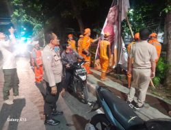 Polsek Metro Gambir Turunkan Alat Peraga Kampanye (APK) di Wilayah Gambir