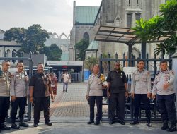 Pengamanan Missa Minggu di Gereja Katedral Pasar Baru Sawah Besar