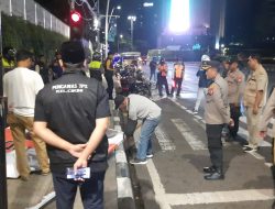 Penurunan Alat Peraga Kampaye Pilkada di Wilayah Hukum Polsek Metro Menteng