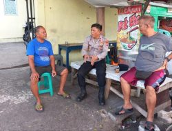 Sambang dan Patroli Dialogis Kapolsubsektor Kayu Awet Imbau Warga Turut Serta Ciptakan Wilayah Aman Dalam Pilkada