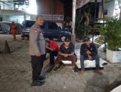 Patroli Malam Hari Bhabinkamtibmas Mangga Dua Selatan Bersama Warga