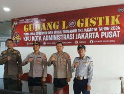 Pengamanan Gudang Logistik KPU oleh Polsek Johar Baru, Satpol PP, dan Dishub Jelang Pemungutan Suara