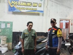 Sambang Poskamling, Bhabinkamtibmas Kampung Rawa Imbau Petugas Satkamling Jaga Wilayah Aman