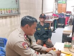 Bhabinkamtibmas Kelurahan Kemayoran Melaksanakan Giat Patroli dan Sambang Poskamling