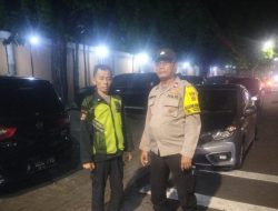 Sambang Poskamling, Bhabinkamtibmas Johar Baru Imbau Petugas Satkamling Jaga Wilayah Aman