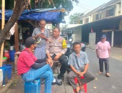 Bhabinkamtibmas Kelurahan Johar Baru Melaksanakan Kegiatan Patroli dan Sambang Dialogis Dengan Warga