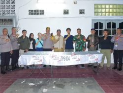 Kapolsek Metro Gambir Bersama Tiga Pilar Kecamatan Pastikan Kesiapan TPS Jelang Pilkada