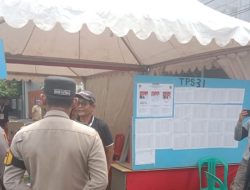 Kapolsek Metro Menteng Pengecekan Pilkada DKI Jakarta Di TPS 31 Rw 08 Kelurahan Pegangsaan