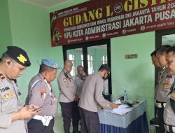 Wakapolsek Menteng Pantau Penyimpanan Logistik Pilkada 2024 Kantor Kecamatan