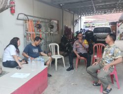 Cooling System Bhabinkamtibmas Kampung Rawa Bersama Ketua RW dan Warga di Pos RW 02 Jaga Kondusifitas Wilayah Pasca Pilkada