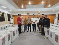 Kapolsek Johar Baru Tinjau Kotak Logistik Hasil Penghitungan Suara Pilkada di Gudang Logistik Kecamatan Johar Baru