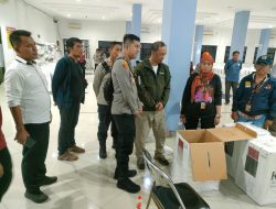Kapolsek Kelapa Gading Pengamanan/Pengecekan Rekapitulasi penghitungan suara Cagub dan Cawagub DKI Jakarta di Gedung PPK Kelapa Gading