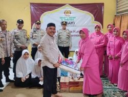 Polsek Cempaka Putih Bersama Bhayangkari Ranting Cempaka Putih Berikan Santunan Kepada Anak Yatim
