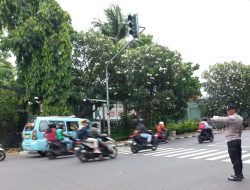 Patroli Kewilayahan Pagi Hari Kapolsubsektor Kayu Awet, Melaksanakan Pengaturan Lalu Lintas Jalan Percetakan Negara Raya.
