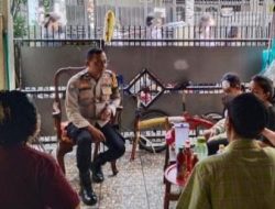Cooling System Pasca Pilkada DKI Jakarta Bhabinkamtibmas Cempaka Putih Timur  Sambangi  Ketua Rt