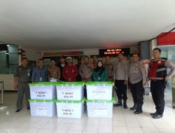 Pengawalan Kotak Suara Pilkada DKI Jakarta dari PPK Sawah Besar ke Gudang Logistik
