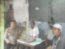 Selesai Pilkada Bhabinkamtibmas Tanah Tinggi Sambang Ketua RW dan Warga Agar Menjaga Persatuan dan Kedamaian