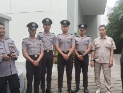 Kapolsubsektor Rajawali Dampingi Siswa Diktuba Polri dalam Pengamanan Ibadah di Gereja Abbalove
