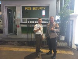 Patroli Dialogis Malam Hari Bhabinkamtibmas Kebon Kacang Sambangi RSUD Tanah Abang