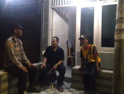 Pasca Pilkada Kapolsubsektor Galur Sambang Pos Kamling Imbau Petugas Satkamling RW 01 Jaga Aman dan Damai Kampung Kita