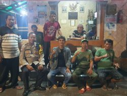 Ngobrol Santai Jelang Libur Nataru Bersama Bhabinkamtibmas Pasar Baru Dan Warga