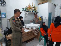 Bhabinkamtibmas dan Satpol PP Galur Monitoring Kegiatan Posyandu Balita, Lansia di Balai Warga RW 02
