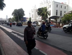 Unit Samapta Polsek Metro Gambir Antisipasi Kemacetan dan Kejahatan di Kawasan Monas