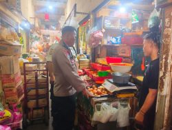 Bhabinkamtibmas Benhil Kunjungi Pasar Benhil Dan Pengecekan Ketersediaan Sembako Serta Harga Jelang Nataru