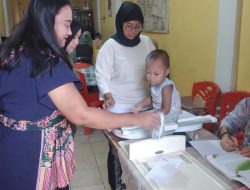 Bhabinkamtibmas Kelurahan Gunung Sahari Selatan Melakukan Monitoring Kegiatan Posyandu Balita Dan Lansia