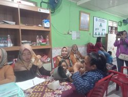 Bhabinkamtibmas Kelurahan Harapan Mulia Melakukan Monitoring Kegiatan Posyandu Balita Dan Lansia