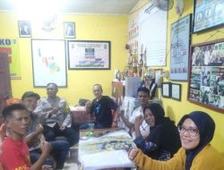 Cooling System Bhabinkamtibmas Kampung Rawa Bersama Ketua RW dan Ketua RT di Pos RW 09 Jaga Kondusifitas Wilayah Pasca Pilkada