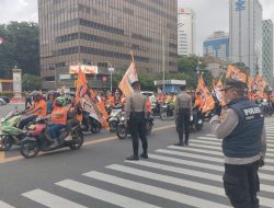 Kanit Binmas Menteng Pemantauan Massa Konvoi Di Perempatan Sarinah