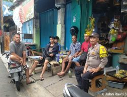 Jelang Libur Nataru Bhabinkamtibmas Galur Patroli dan Sambang Dialogis Imbau Warga Jaga Wilayah Agar Aman dan Damai