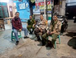 Bhabinkamtibmas Karang Anyar Gelar Sambang Siskamling, Antisipasi Tawuran Jelang Nataru