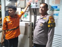 Bhabinkamtibmas Menteng Patroli Dialogis Di Perlintasan Kereta Menteng Tenggulun