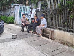 Patroli Siang Hari Bhabinkamtibmas Kartini Sambangi Warga Berikan Himbauan Kamtibmas Jelang Libur Nataru