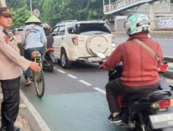 Pengaturan Lalu Lintas Pagi Hari Anggota Polsek Cempaka Putih
