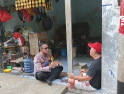 Ngobrol Santai Jelang Natal dan Tahun Baru Bhabinkamtibmas Kampung Rawa Imbauan Kamtibmas kepada Warga